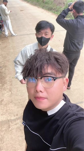 Video của chung.mini.23 (@chung.mini.23) với bản nhạc เสียงต้นฉบับ - Hmoob rapper - Happy