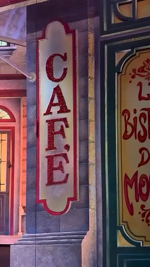 Entrez dans la magie du Moulin Rouge ✨ Enter the magic of the Moulin Rouge ✨ #moulinrouge #cabaret #decors #paris | Le Moulin Rouge (Officiel)