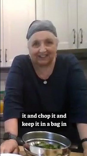 How to Keep Kale Fresh Longer 🥬💡 | Easy Plant-Based Prep Tip!