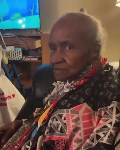 140K views · 5.9K reactions | Granny Can't Believe She's Famous After Going Viral! Oculus Meta Quest 2: https://amzn.to/3w8KZRK | 9magtv | Facebook