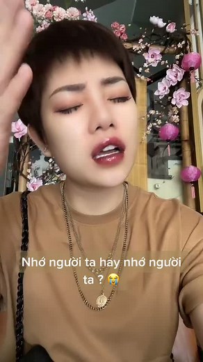 Understanding Complex Questions Through Visuals