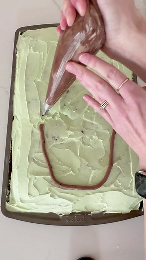 Highland Cow Cake 🐮 #cakes #caketok #baketok #cakelove #cakedecoration #cakeart #cakedecorating #cakevideos #birthdaycakes #highlandcow