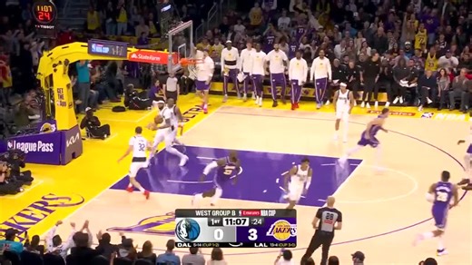 Watch [Highlight] Luka Doncic lobs to LeBron James for the slam dunk! | Streamable