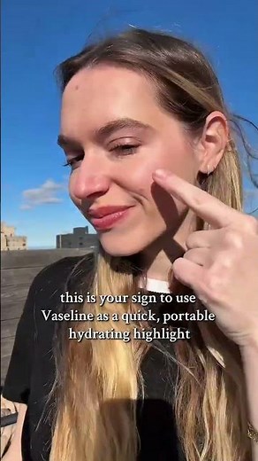 How to use Vaseline as a highlight and moisturizer #makeup #vaseline #shorts