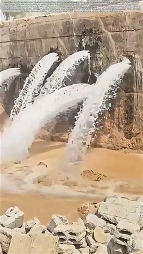 Strategic Demolition: How Water's Power Helps Dismantle Obsolete Dams