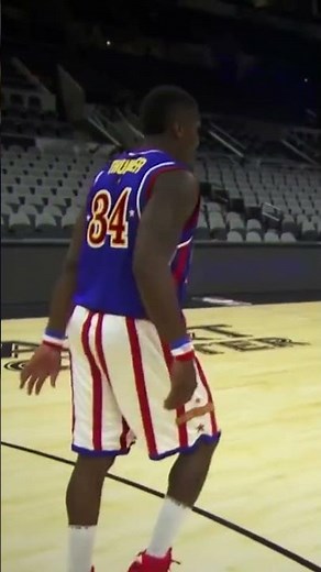 The world famous Harlem Globetrotters. #basketball #harlemglobetrotters #nba #trickshots #dunk