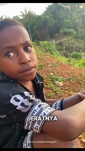 Pemikiran sederhana tapi B*hl*l gak bisa, 🙈🙏 Anak di Papua ini langsung menolak saat diajak orang dewasa untuk menjerat burung di hutan. Ia merasa kasihan pada burung-burung itu, apalagi jika yang terjerat adalah anak burung. Ia menyebut kalau induknya pasti akan merasa sangat sedih kehilangan anaknya. Anak ini pun akhirnya mengajak untuk pergi mencari sayur saja untuk makan malam. | Aryani Tiyas