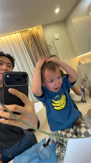 Посмотрите как сильно оброс Алишка🥲 А все это потому что он боится стричься… Но сегодня нам удалось постричь его😂 Оцените новую стрижку от 1 до 10🔥