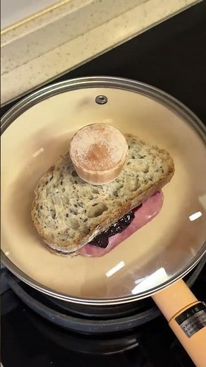 🥪 Blueberry Jam, Beef & Cheese Sandwich 🫐🥩🧀 – breakfast time