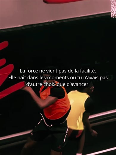 Tu grandis au moment où tu arrêtes de traiter tes erreurs comme une condamnation à vie et que tu commences à les voir comme des leçons. Chaque échec que tu as traversé t’a guidé, façonné, en essayant de te montrer la prochaine étape. Tu n’es pas censé rester la personne que tu étais. Tu es censé apprendre, t’ajuster et t’élever avec un peu plus de clarté qu’avant.