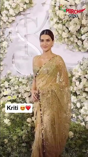 Kriti Sanon’s Saree Look Is Pure Elegance 💫 #kritisanon #actress #mirchiplus #bollywood