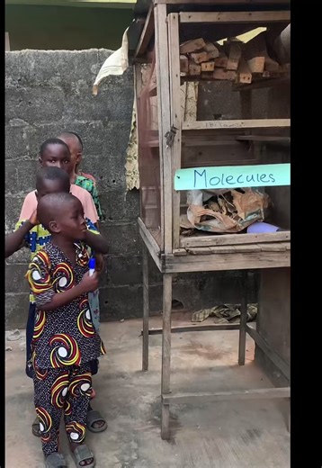 pronounce the word molecules