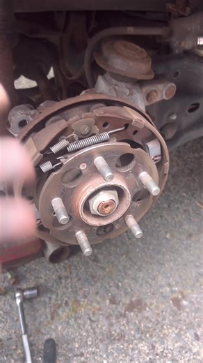 My mobile mechanic on Instagram: "Rear brake replacement parking brake adjustment tip #mechanictips #DIY #brakejob"