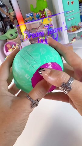 Let’s make a Twizzlers cake! Who else would want this for this bday? #miniverse #asmr #twizzlers