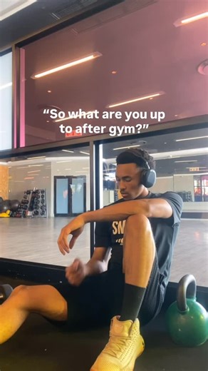 Keamo Rapetsoa | Body Transformation Coach on Instagram: "The only that makes sense after gym is food😋 If you want to know exactly what to eat, the workouts and nutrition for losing fat & building muscle ,Dm me (21) to join my January 21 Days Body Transformation Program"