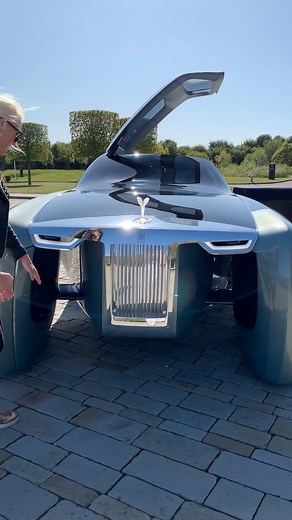 This is the Rolls-Royce Motor Cars Vision 103EX from the year 2035! 🤩 Thoughts?? | Supercar Blondie