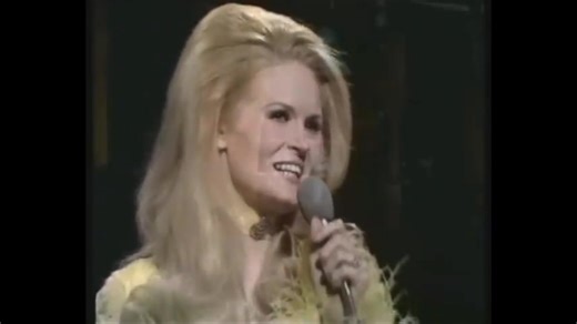 12K reactions · 5.3K shares | A Number One hit goes international. From late 1971, LA's legendary performance of 'Rose Garden' on the BBC's flagship pop music series, 'Top of the Pops'. Classic. Lynn Anderson The Lynn Anderson Rose Lisa Sutton Nashville Songwriters Association International (NSAI) CMA Country Music Association ACM - Academy of Country Music #GlennSutton #cbsrecords #joesouth #classiccountry #theseventies | Lynn Anderson | Facebook