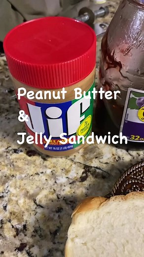 How to Make a Delicious Peanut Butter and Jelly Sandwich