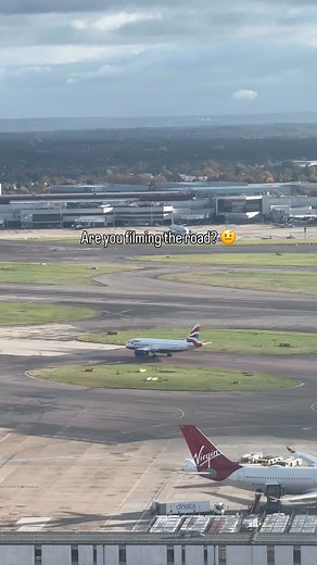 heathrow_airport on Instagram: "With a #Heathrow view like this, can you really blame us? 🛫😍"