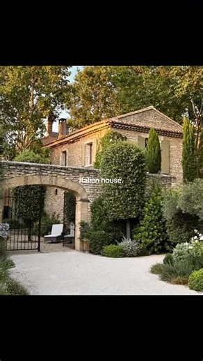 @explore_home_inspo on Instagram: "Italian home aesthetic #homeinspo #homedesign #homedecor #homegoals #dreamhome #homesweethome #homeaesthetic"