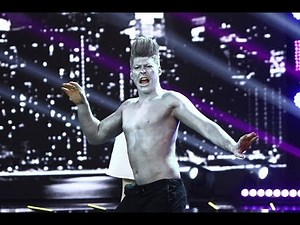 Robotul John 2000, pe scena iUmor! Radu Chirilă, număr de pantomimă senzațional