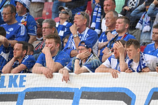 FC Schalke 04 abgestiegen – diese Bilder zeigen den wahren Charakter der Fans
