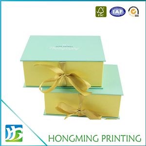 [Hot Item] Customized Luxury Foldable Magnetic Packaging Box Perfume Gift Box with Ribbon