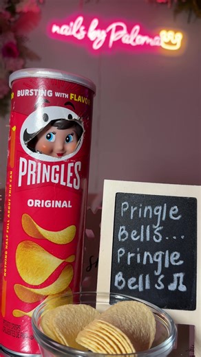 PRINGLE BELLS… 🎵❤️ PRINGLE BELLA…🎶 @Pringles #elfontheshelf #elf #elfnailedition #fypシ #explorepage #pt #december21st #parati #tikitoki #christmas #nailtechelfontheshelf #nails