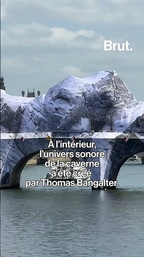 JR transforme le Pont-Neuf en caverne.