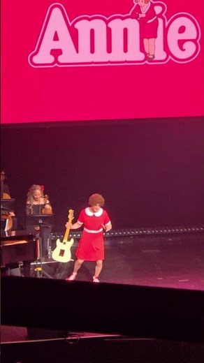 Darren Criss Peforms 'Annie' for MCC Miscast #broadway