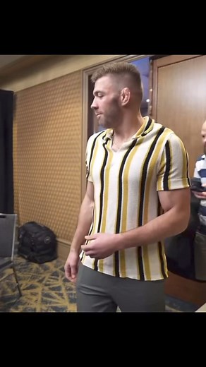 484K views · 2.7K reactions | “Die slurp is op die slurp”  Dricus "Stillknocks" du Plessis sees the all new South African inspired shorts for the first time  credits: UFC #reel #reels #mma #ufc #fight #ko #podcast #southafrica #foryou #fyp | Hack Check Podcast | Facebook