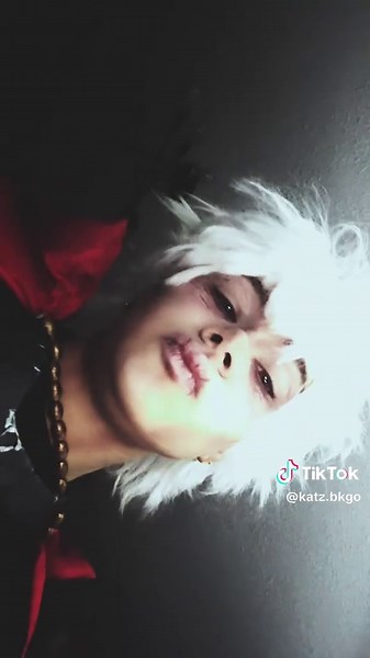 Shigaraki Cosplay: Transforming into Tomura