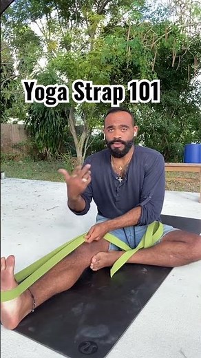 How to use a yoga strap in a simple way. #yogaforbeginners #yogastrap #hamstringstretch