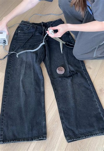 DIY Distressed Jeans for a Grunge Style