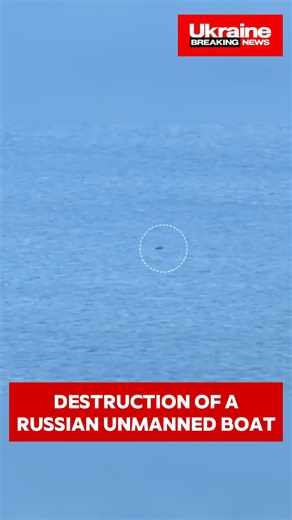 💥Naval forces show footage for the first time of a Russian unmanned boat being struck The Ukrainian Navy reported that the drone entered Ukraine’s territorial waters and was near civilian shipping routes. According to Defence Express, the drone may have been waiting for its target, malfunctioned, or came under electronic warfare (EW) systems, as the published video shows it simply hovering in one place. The outlet adds that it is impossible to precisely identify the type of drone due to low vid