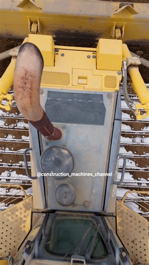 Thought i was going to have to ask Santa for a new drone after this close encounter with Ger Devlin Haulage & Plant Hire LTD Komatsu D65PX bulldozer 🤣🤣 Photos of construction machines in Ireland & the U.K. welcome. DM to be featured. #fblifestyle #heavyequipment #planthire #dozers #bulldozers | Construction Machines Channel