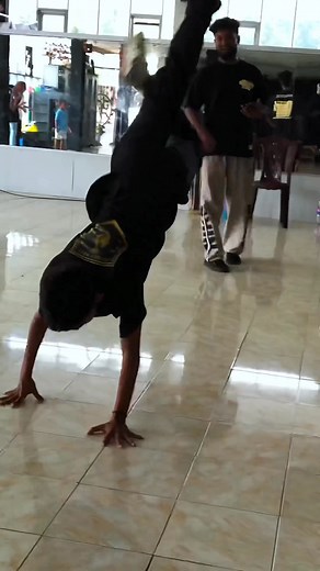 3.1K views · 41 reactions | අපේ class එකෙන් බිහිවුන දක්ශයෙක් ❤️ මේ වගේ හැමෝටම කරන්න බැරිදේවල් ඉගෙන ගන්න එකතු වෙන්න.. ❤️❤️ අපිත් එක්ක 0741938359 | B Boy Angy | Facebook