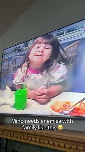 watching home videos to feel alive again #homevideos #familygoals #familyhumor #nostalgiatok