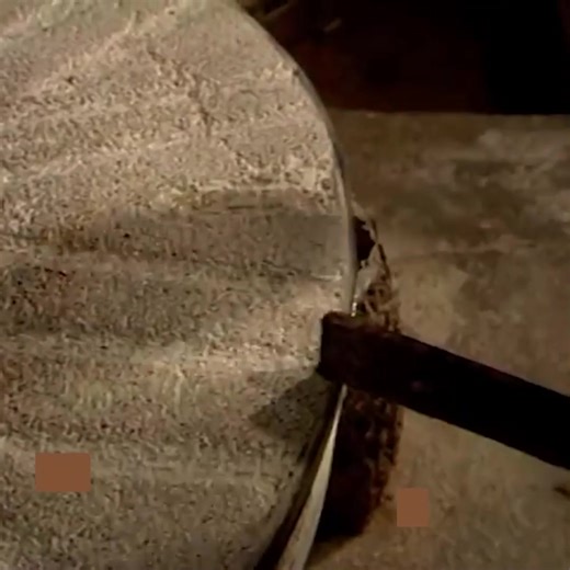 How flour was obtained by crushing and grinding #flour #reels #tradition #spanishculture #spain #handmade | Eugenio Monesma Documentaries