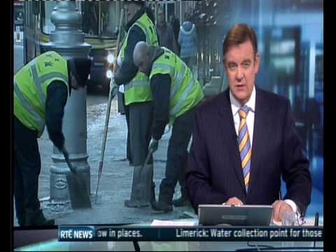 (HQ) Man slips on ice on RTE's Six One News