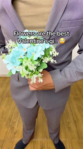 The ultimate Valentine’s surprise ❤️😭 #couples #memories #personalizedgifts #valentinesgift #couplegoal Seeing this personalized photo orb trend across the United States 🇺🇸 lately makes perfect sense. It’s easily one of the most unique Valentine's Day gift ideas in the US for 2026. Whether you're in a long-distance relationship or looking for a romantic anniversary gift for your partner in America, this custom crystal keepsake is a must\u0002have. Many couples in the US are choosing meaningfu