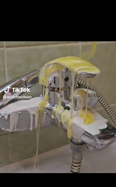 What do you enjoy more - the sounds or the view? I can't decide in this case 🤷‍♀️💦🧼#asmrscrubbing #asmrcleaning #fyp #cleantok #creatorsearchingnsights