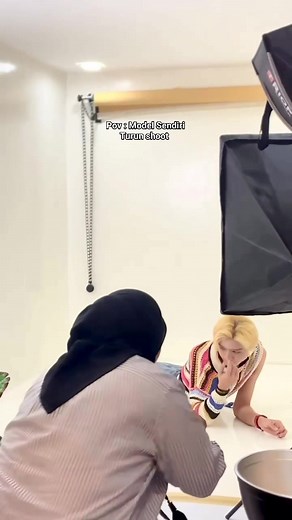 2K views · 33 reactions | Bila Model Sendiri Turun Padang.kita tak perlu ajar dia sendiri yg Posing.tq hadir ke studio FIC Kami menyediakan Perhidmatan photographer : Fatma Zahra Make up : Farisya Madihah #studioFIC #farokismail | Farok Ismail | Facebook