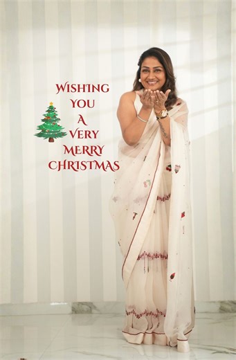 It’s Christmas time, and I really wanted to celebrate it my way… in a saree. I still remember this so clearly. I was in Delhi, sitting in my hotel room, just chatting with my team. Christmas was coming, and I kept saying, “I honestly don’t know what to wear. It has to be something beautiful… and it has to be a saree.” While I was talking, Teena was sitting quietly beside me, listening to everything. Suddenly she looked at me and said, “Didi, I’ll make something very special for you this Christma