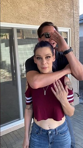 How tiny girl can escape any headlock from a man 😲