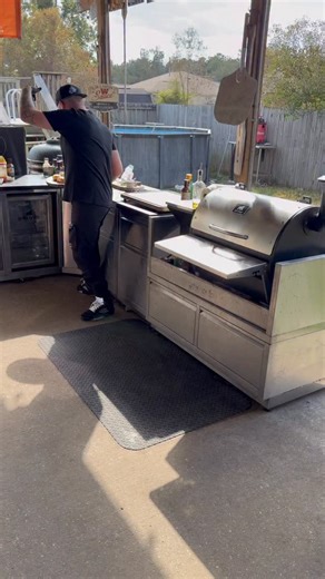 Turkey & Gravy Stuffed Biscuits!! Perfect way to use them left overs. You betta try it!! Seasoned to perfection with @tonychacheres #foodie #tasty #thanksgiving #leftovers | SouthernVibin