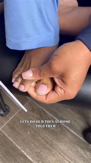 Luxury Press On Nails|Showoff on Instagram: "My Gel Press On Toes last up to one month✨💕 easy to apply and you get to save money🫶🏽 Toe Rings @nbsjewelry LINKS IN MY BIO💕✨ #pressonnailbusiness #howto #girlswithnails #summer #prettyfeetgang #prettyfeettakeover #prettyfeetnation #toenails #sole #nailsbyshowoff #nails #nails💅 #pressonnails #pressons #pressonnailset #pressonnailsforsale ##nailsofinstagram #nailsoftheday #nailsonfleek #nailsonpoint #fullblingnails #blingnails #blingnails💎 #bling