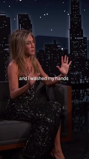 why’s she literally the cutest funniest person ever #jenniferaniston #jimmykimmel #funny #middleagedactresses #fyp #foryoupage #viral