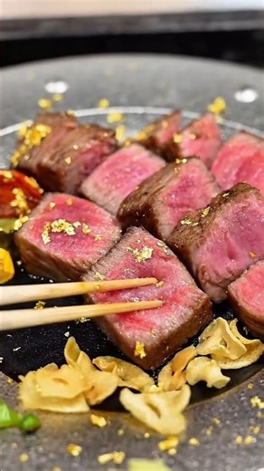 The full process of making teppanyaki Wagyu beef fillet steak;see if you like this level of doneness