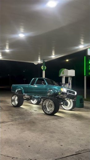 Lifted Toyota Hilux sitting on 28" Forged Wheels